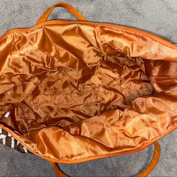 Segue Travel Tote - Picture 3 of 4